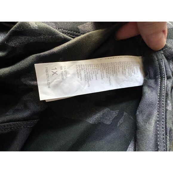 Fabletics "Mila High Waisted" Capri (3X) and "On The Go" Sports Bra(1X) Set - Picture 14 of 15